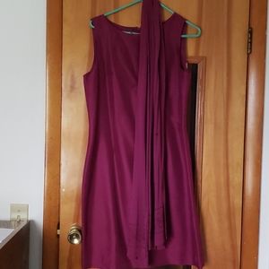 Sleeveless burgundy dress. Silk